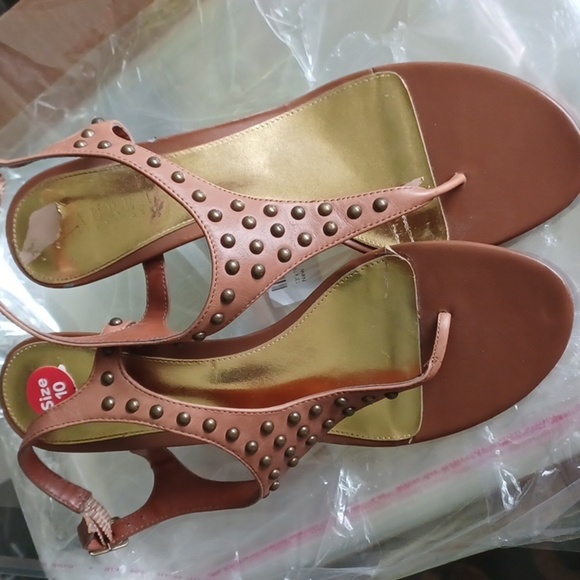 Must Have Lauren Ralph Lauren Low Heel Studded Sandal in Brown! - Picture 2 of 5